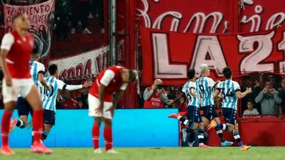 Independiente perdió el clásico de Avellaneda contra Racing por dos jugadas puntuales.