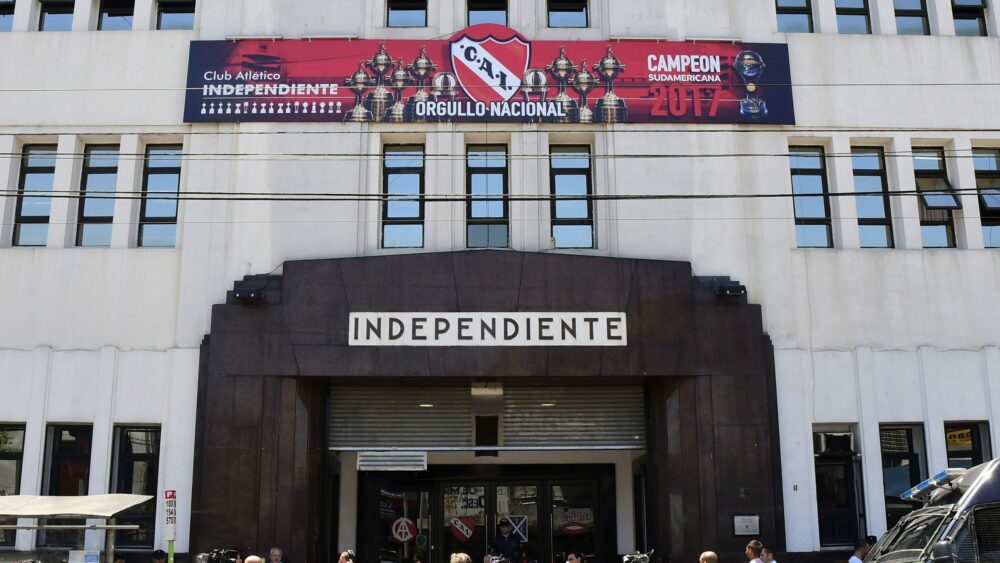 Se conoció la escalofriante deuda de Independiente por pases y contratos  impagos - LA NACION
