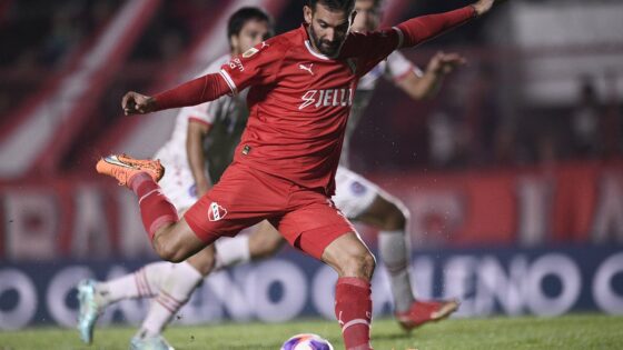 Cauteruccio marcó el primer tanto del partido. (@Independiente)