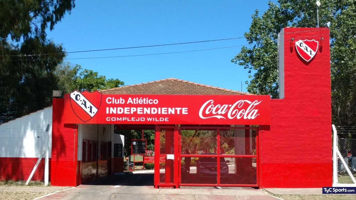 Club Atlético Independiente - TU PASIÓN POR EL ROJO NO ENTIENDE DE  DISTANCIAS. El club presenta la nueva modalidad para asociarse en caso de  vivir a 90km o más de Avellaneda. (Lunes