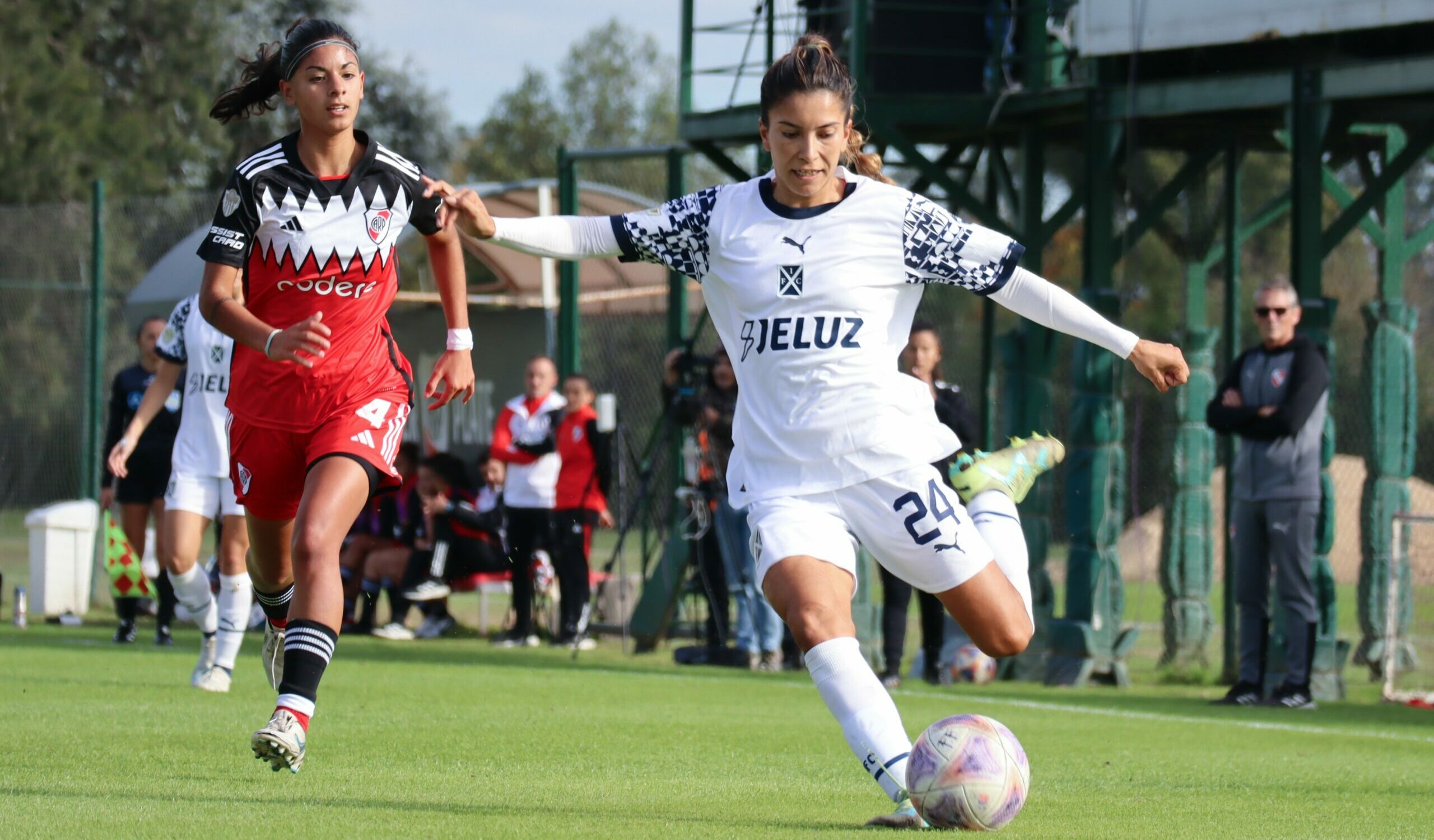 Ailén Sosa, la mejor jugadora de Independiente en la derrota ante River. (@Independiente)